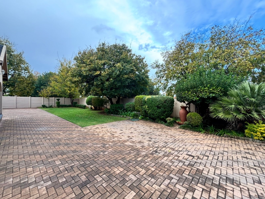 6 Bedroom Property for Sale in Flamwood North West